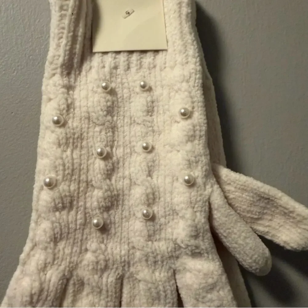 Cynthia Rowley  gloves in ivory with faux pearl embellishments